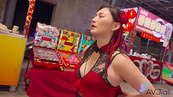 Gadis China Mio Digoyang di Pasar Malam