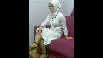 Suster Seksi dengan Jilbab Menggoda