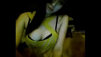 Cewek Indonesia Horny di depan kamera