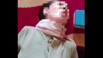 Saudari tiri hijab di entot saat hari raya lebaran