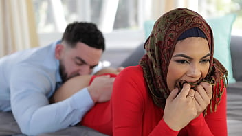 Pacar Ajarkan Semua yang Perlu Diketahui Hijabers – Hijablust
