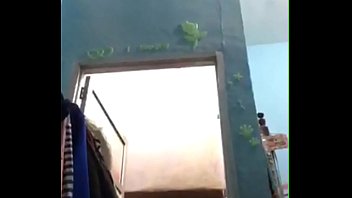 Gadis Indonesia Mandi di Depan Webcam