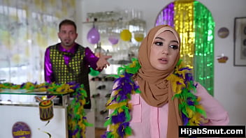 Gadis Muslimah Pemalu Hisap Pacar Untuk Pertama Kali