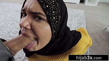 Adik Tiri Berhijab Hot Ml Dengan Kakak Tiri Gagah Demi Uang