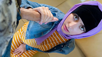 Gadis Timur Tengah Siap Jalani Malam Panas dengan Pelatihnya – Hijablust