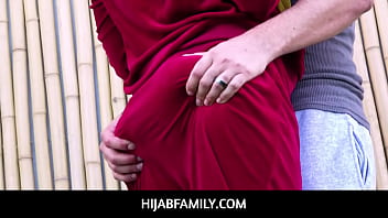 Istri Muda Arab Kira Perez Selingkuh dengan Pelatih Pribadinya Pakai Hijab