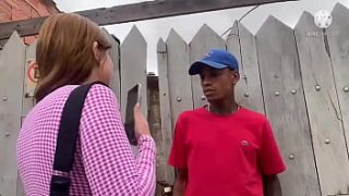 Samantha Munroz Tersesat Di Favela, Dihajar Kontol Para Bandit – Part 1