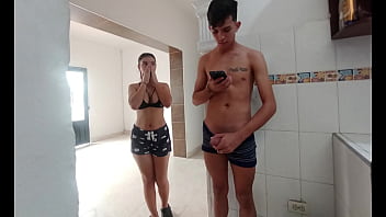 Saudara Tiri Hot Kolombia Datang & Lihat Aku Masturbasi!