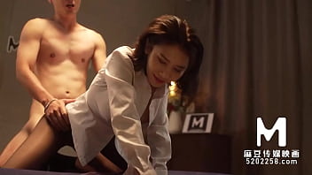 Sekretaris Menggoda – Zhou Ning – Video Porno Asia Terbaik