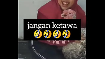 Gadis Montok Tertawa Menggoda