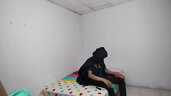 Masturbasi Di Apartmen Kakak Tiri Vampir