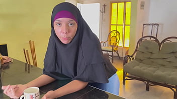 Mengecoh Ibu Tiri Arab Muslim Dengan Hijabnya
