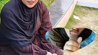 Gadis Berhijab Terpaksa Jadi Bintang Porno Demi Uang