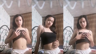 Gadis Smp Cantik Mainkan Vagina